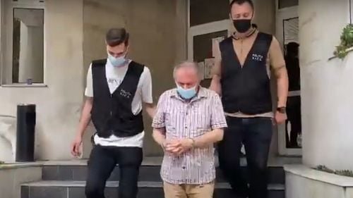 Medic chirurg de la spitalul județean din Târgu Jiu reținut pentru că cerea bani de la pacienți ca să intre în operații / Rugăciunea medicului: „Doamne, Maica Domnului, dă-mi sănătate, bani mulţi, bine lui A., fereşte-mă de boală, fereşte-mă de procurori!”