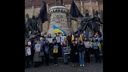 Zeci de persoane au comemorat la Cluj patru ani de la începutul invaziei Rusiei în Ucraina