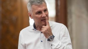 Liderul senatorilor PSD: Hai că s-a umflat tărâţa-n Drulău! Vrea el, mort copt, să ţinem alegeri acum în Bucureşti / USR să nu uite că nu sunt miezul guvernării şi se poate guverna ţara şi fară ei. Şi poate că ar fi mai bine