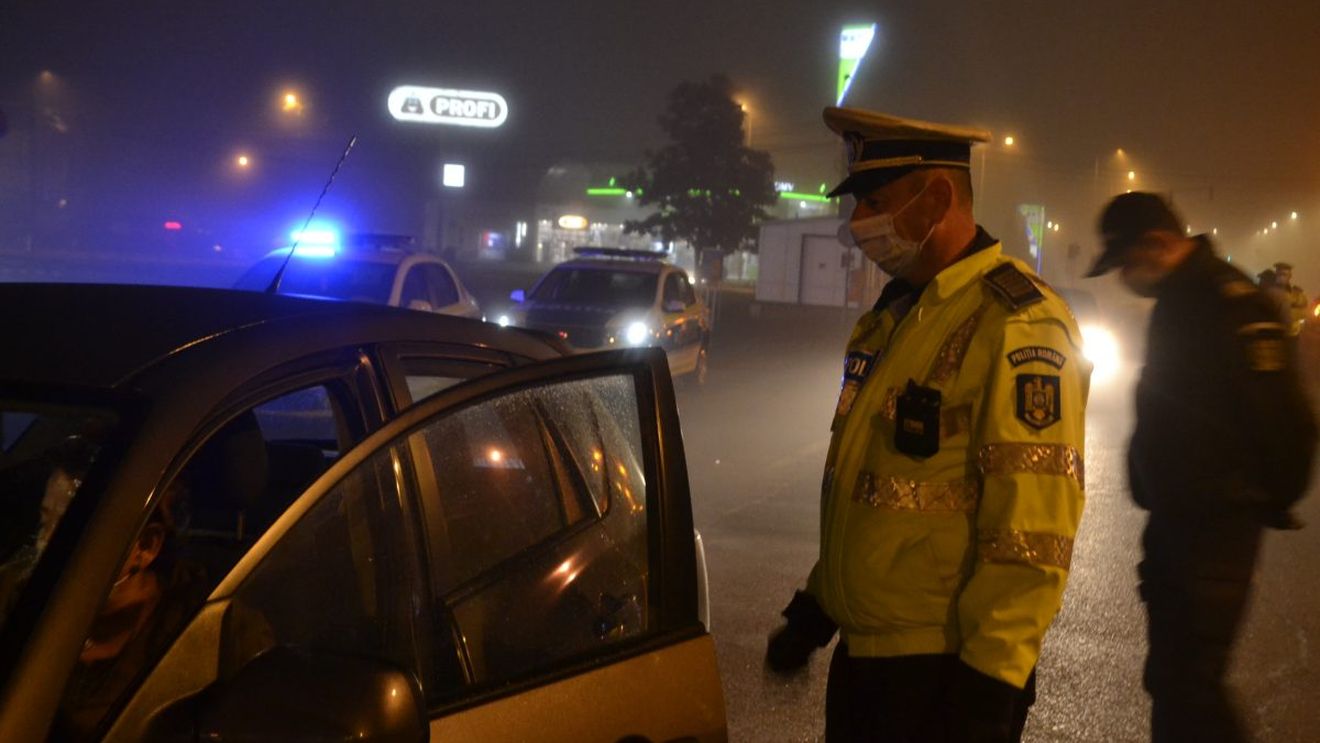 Procurorii au deschis dosar penal pentru ultraj tânărului care a dat cu mașina peste un polițist/ Tatăl șoferului este expert superior în cadrul Secretariatului General al Guvernului