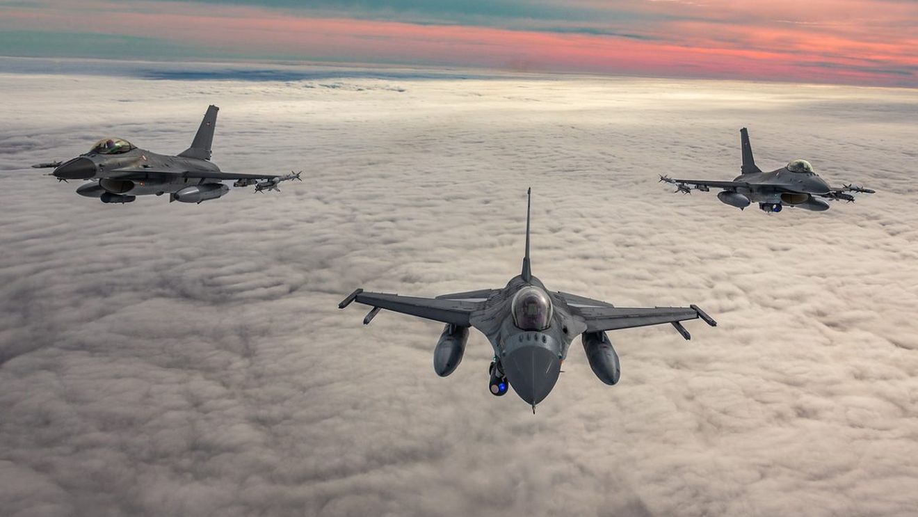 Zelenski anunţă că avioanele "F-16 sunt deja pe cerul Ucrainei şi vor fi mai multe"