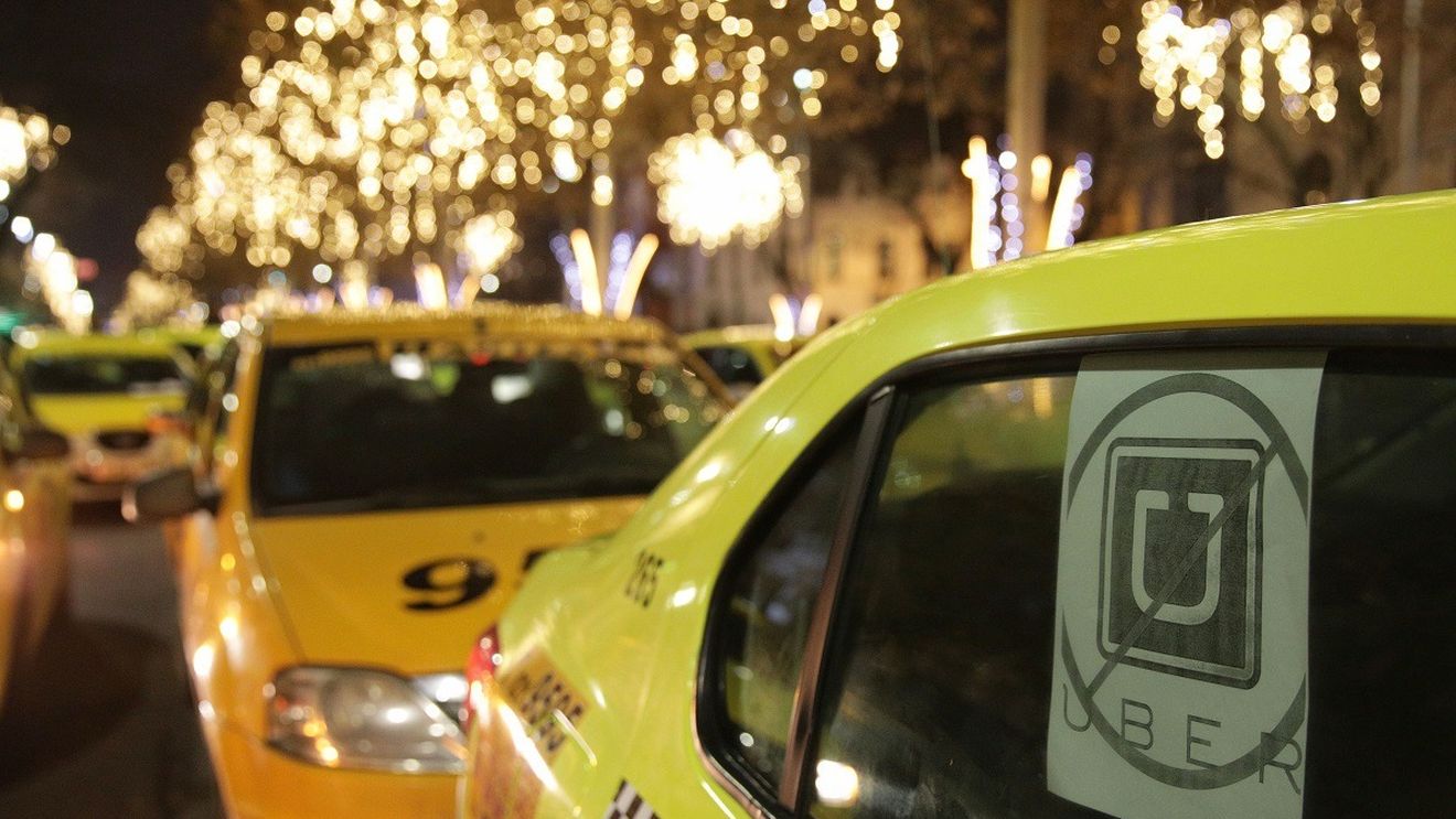 Negocieri eșuate între Ministerul Transporturilor și reprezentanții Uber, Bolt și Clever. Guvernul vrea ca mașinile să nu fie mai vechi de 10 ani