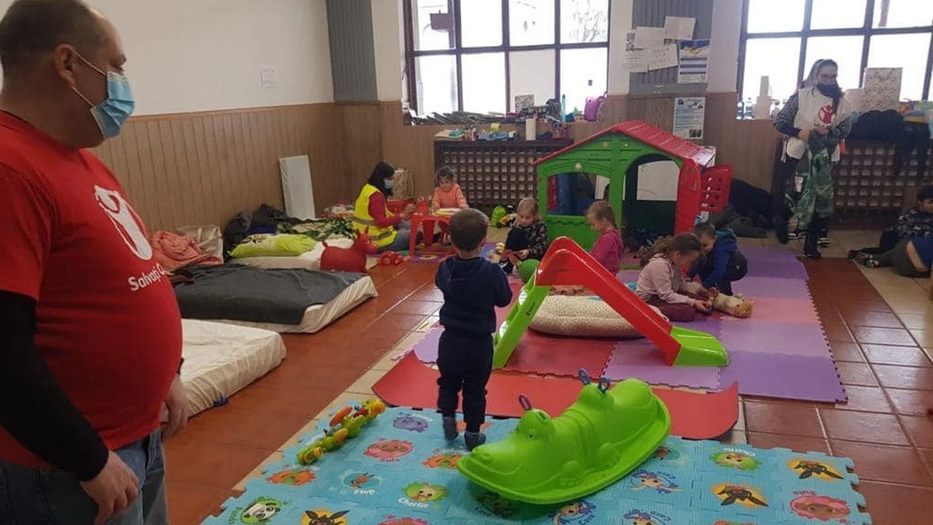 Flutur: 24 de copii din Ucraina au intrat fără însoţitori prin Vama Siret, iar 21 dintre ei au plecat mai departe, pentru că situaţia documentelor a fost rezolvată. Este posibil să mai vină copii din orfelinatele din Mariupol