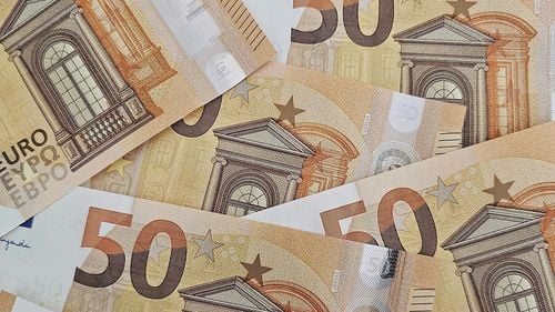 O vestă antiglonţ de Banksy, vândută la licitaţie cu aproape un milion de euro