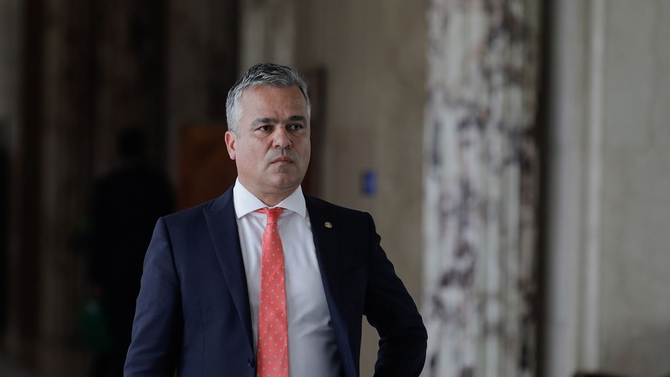 Ședință UDMR astăzi pentru a decide dacă susține Guvernul Veștea: „E foarte greu, o decizie foarte dificilă” / „Mandat larg de negociere” cu premierul desemnat pentru liderul PSD Sorin Grindeanu / Ultimatum PNL pentru Adrian Veștea