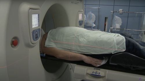 Implantul cu cip de grafen, testat în Marea Britanie, ar putea transforma chirurgia tumorilor cerebrale