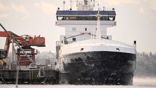 Poliția finlandeză: Nava suspectată că a avariat cablul submarin dintre Helsinki și Tallinn și-a târât ancora zeci de kilometri / Anchetatorii analizează manevrele vasului comercial ce venea din Rusia, dacă avaria a fost intenționată