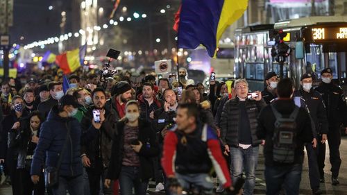 Bilanțul protestelor de marți seara: 78 de manifestații în 39 de județe, plus Capitala / La protestele antirestricții au participat aproximativ 14.000 de persoane, au fost aplicate 1.300 de sancțiuni