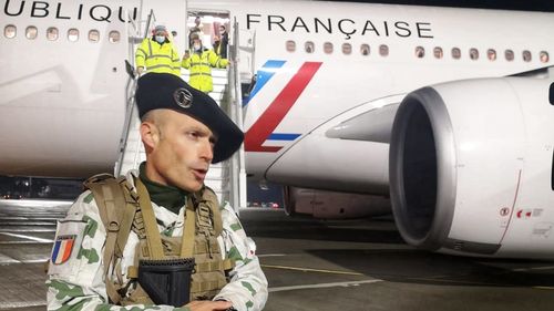 Militari francezi și tancuri Leclerc la parada de 1 Decembrie