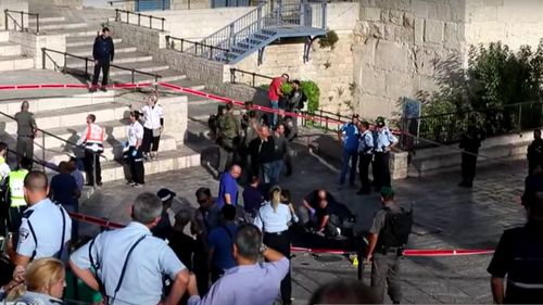 Atac cu cuțitul la Ierusalim. Doi membri ai poliţiei de frontieră au fost răniți. Atacatorul a fost ucis
