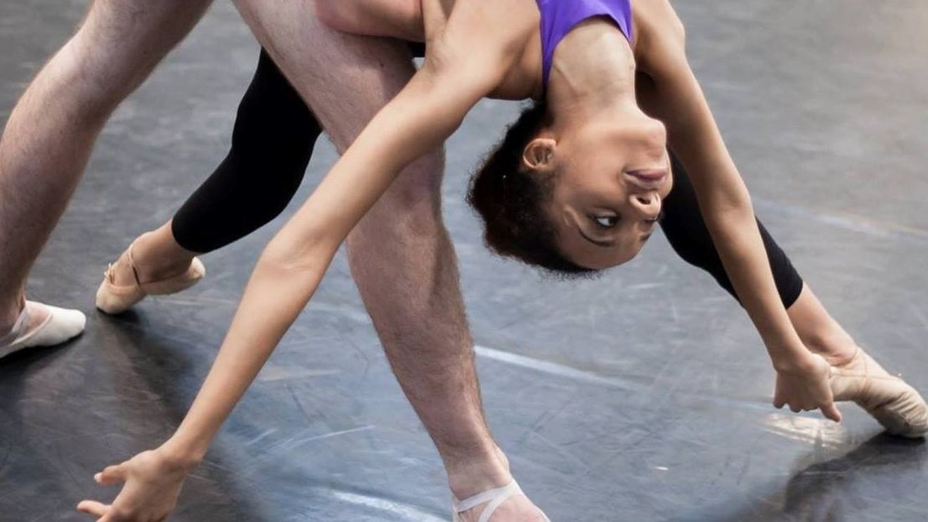 Un coregraf din Berlin i-a cerut unei balerine de culoare să-și albească fața pentru a putea dansa în Lacul Lebedelor / Ce s-a întâmplat după ce balerina a povestit totul public
