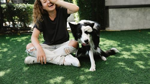 Un nou studiu dezvăluie beneficiile surprinzătoare ale animalelor de companie. Modul misterios în care câinii își ajută stăpânii să scape de stres