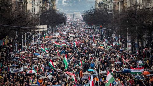 Revista presei maghiare: noul guvern Orban, obligaţia de a prezenta scuze 30 de zile pe site-ul guvernului şi închiderea centrului Budapestei pentru manifestanţi