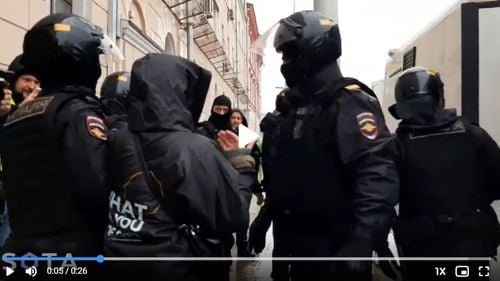 VIDEO Protestele anti-război au reînceput în Rusia. Peste 150 de persoane au fost reținute, jumătate dintre ele în Novosibirsk