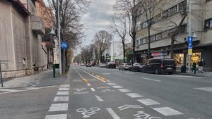 Accident pe pista de biciclete din Turda. Ambii, și şoferiţa şi biciclistul acroşat, amendaţi de poliţie