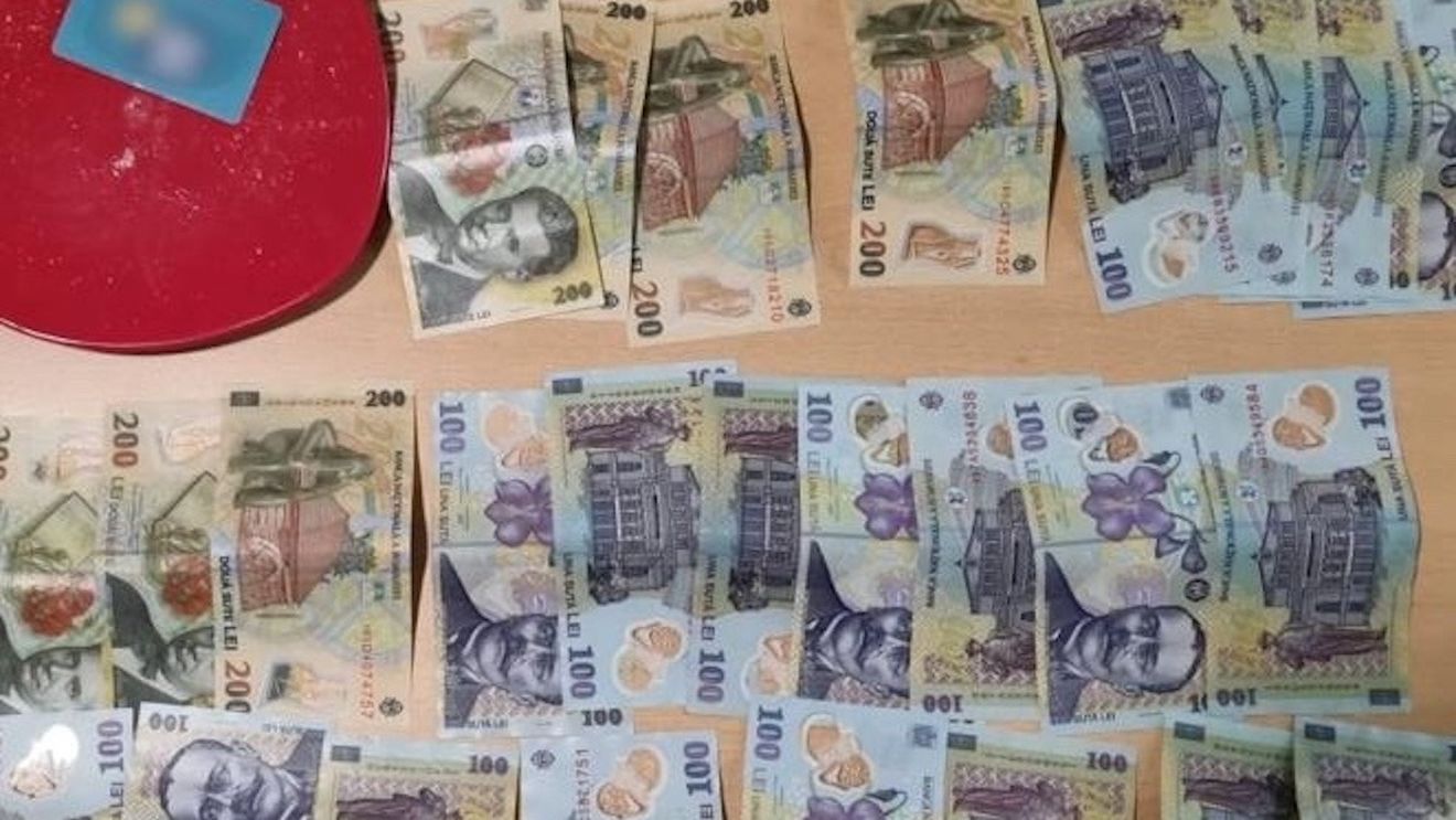 Dealer, prins după ce a vândut droguri la Electric Castle / Au găsit droguri la el, în mașină și acasă
