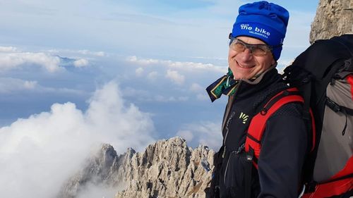 Un român a murit în urma unei avalanșe în Italia, la două zile după ce a supraviețuit unei alte avalanșe / S-a întors pe munte să-și caute câinii / Bărbatul de 60 de ani, pasionat de munte, era profesor la Institutul Bertacchi din Lecco