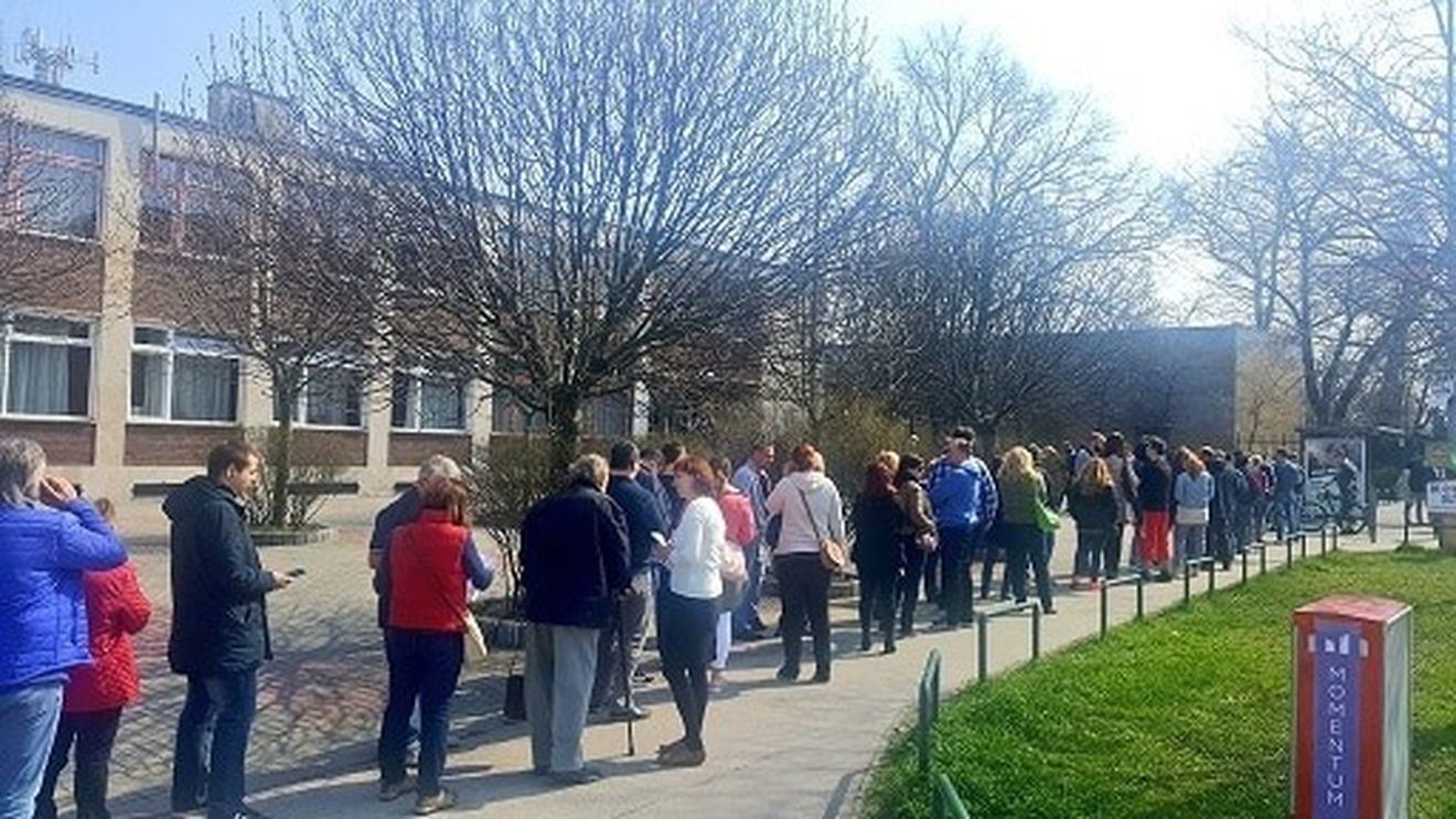 Cu cinci ore înainte de închiderea urnelor, prezența la vot a fost de 14,83% - numărătoare paralelă a USR