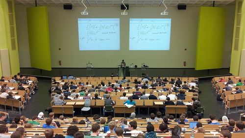 Limitarea numărului de mandate pentru persoanele din conducerea universităților, altele decât rectorii – eliminată printr-un amendament la proiectul legii învățământului superior