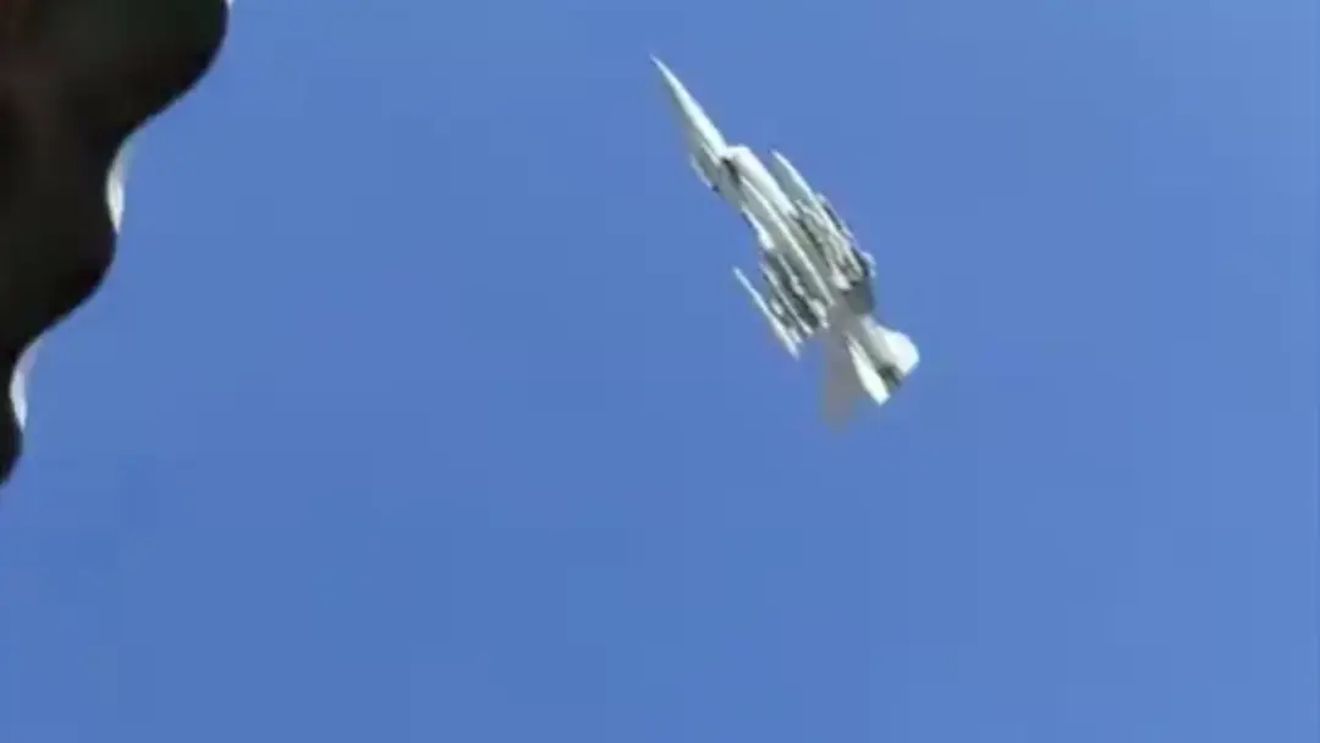 Avion F-16 ucrainean, surprins pentru prima dată în zbor cu armament pentru atac la sol (VIDEO)