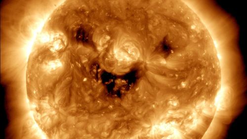 NASA surprinde o imagine inedită cu soarele „zâmbind”