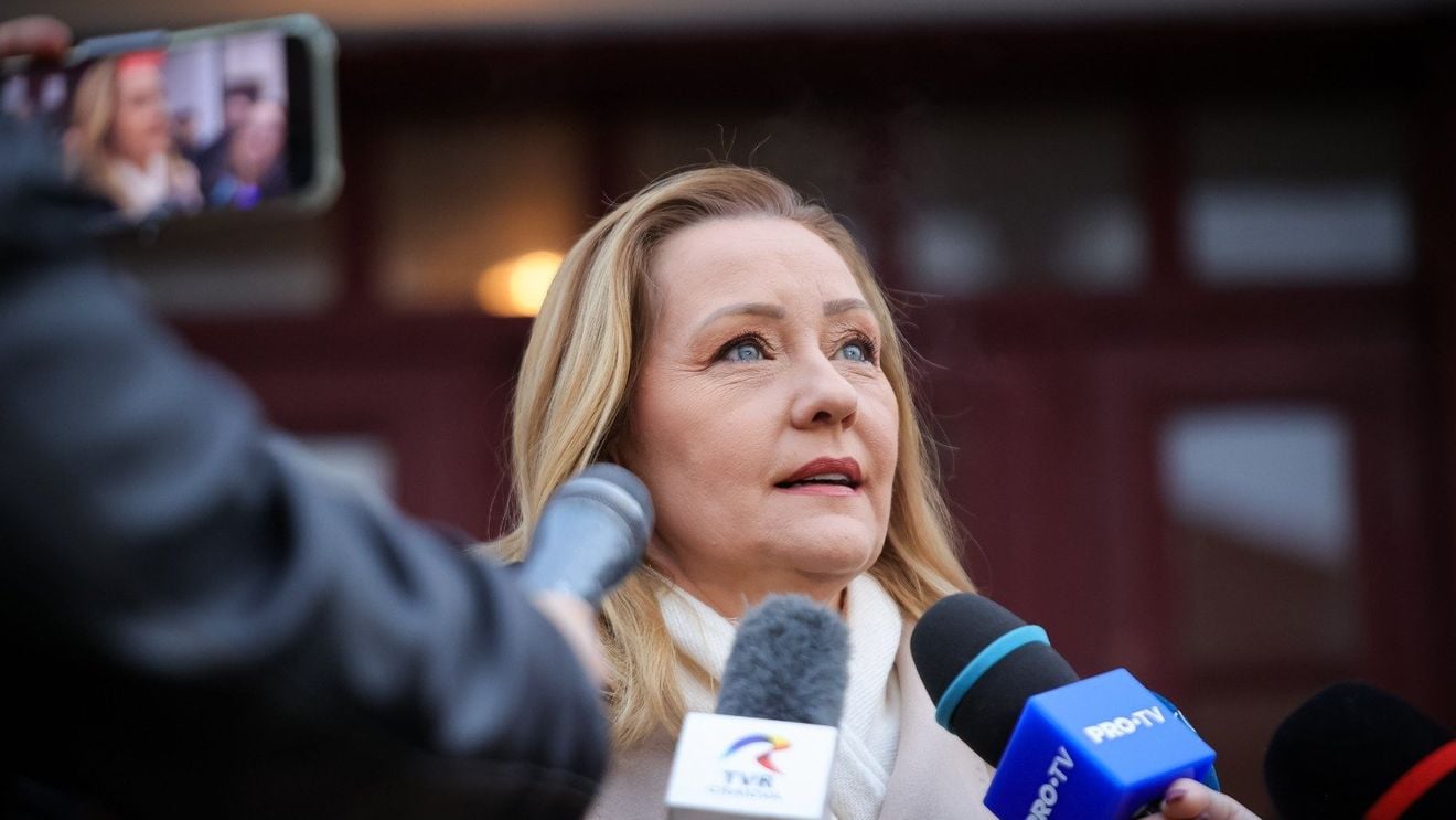 Elena Lasconi, pentru The Telegraph: Șefii serviciilor de informații ar trebui concediați pentru crearea unui raport „ambiguu” folosit de CCR ca să anuleze alegerile prezidențiale