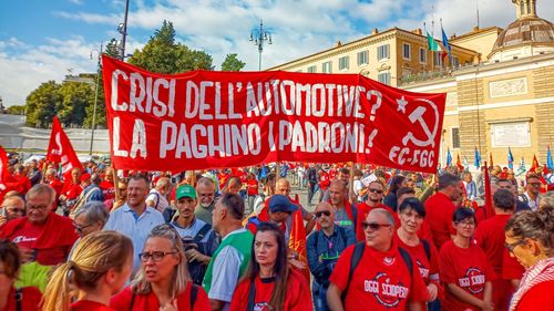 Prima grevă din ultimii 20 de ani a angajaţilor din sectorul auto din Italia / Demonstrație masivă în centrul Romei