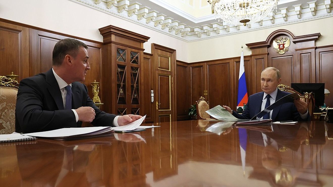 Misteriosul „Pal Laici” dă un nou suflu zvonurilor despre sosia lui Putin. Un viceprim-ministru l-a numit pe președintele Rusiei cu un alt nume, iar încercările Kremlinului de a ascunde această scăpare au eșuat
