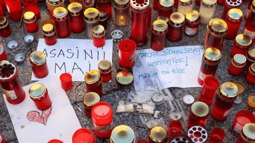 Protest  în fața Ministerului de Interne unde s-a scandat ”Poliția ucide”. Sloganul a fost scris cu vopsea și pe clădirea MAI