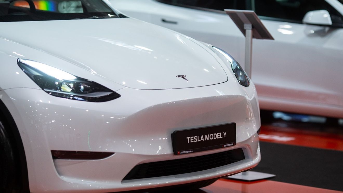 Tesla a livrat un număr record de 308.600 de maşini în trimestrul patru din 2021