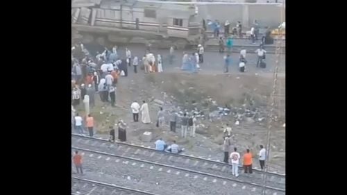 VIDEO Cel puțin doi oameni au murit și 29 sunt răniți după ce două trenuri s-au ciocnit în Egipt