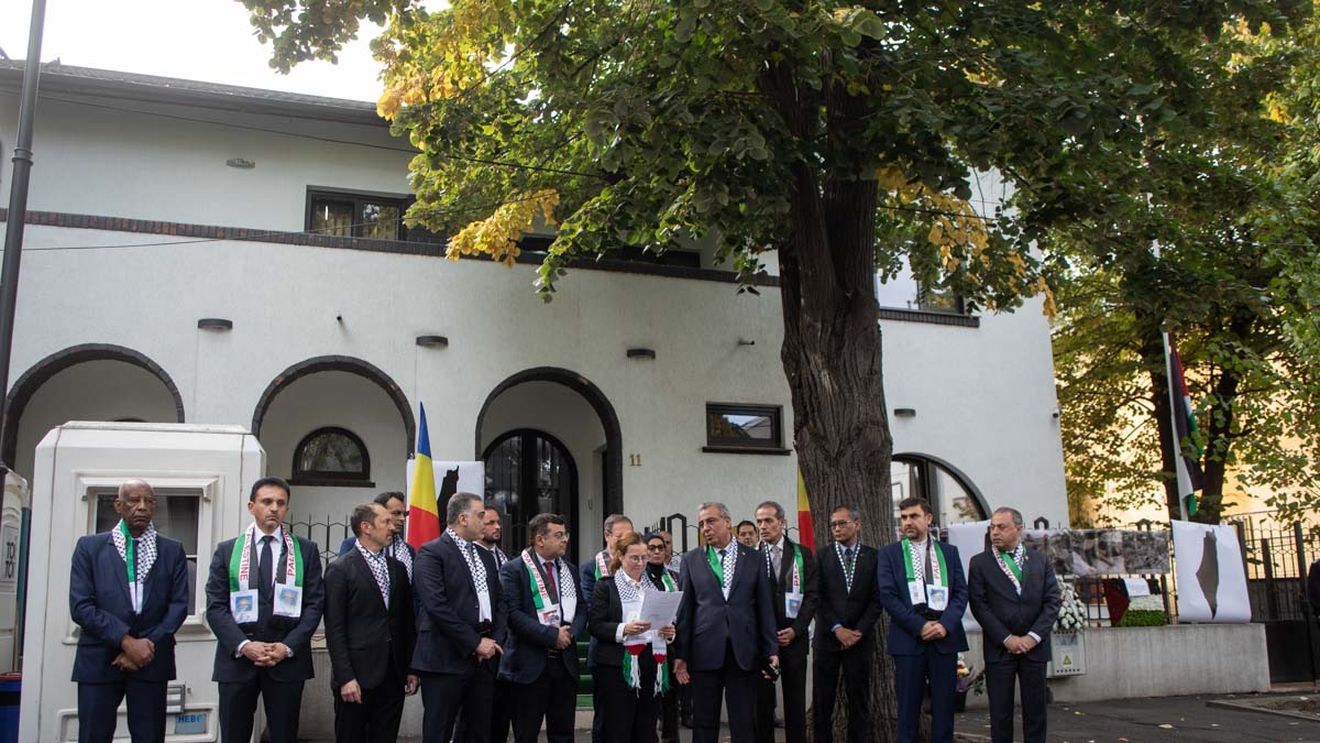 FOTOGALERIE Diplomați din 21 de țări islamice au mers vineri la Ambasada Palestinei în semn de solidaritate
