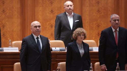 Bolojan, despre scandalul din jurul Oanei Gheorghiu și consilierului acuzat că ar fi obținut bani din programul SAFE: Nu văd nicio formă de conflict de interese. Dna Gheorghiu nu a fost implicată în negocierile pe SAFE, ea are altă zonă de competențe