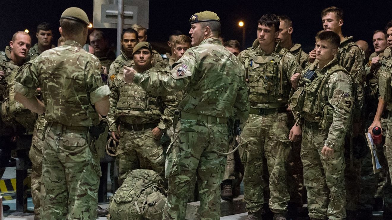 O mie două sute de militari mobilizaţi în Marea Britanie pentru a-i înlocui pe ambulanțierii și polițiștii de frontieră aflați în grevă