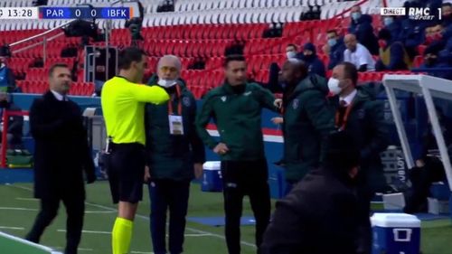 Scandal la meciul PSG contra Istanbul Basaksehir, din Liga Campionilor. Brigada de arbitri români, acuzată de rasism. Echipele s-au retras de pe teren