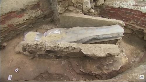 VIDEO Cele două sarcofage de plumb descoperite după incendiul care a devastat Catedrala Notre-Dame din Paris aparţin unui prelat celebru şi unui cavaler nobil necunoscut