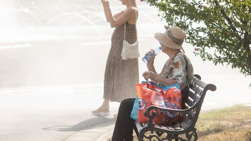 Ministerul Sănătăţii revine cu recomandări pentru populaţie şi cu planurile de măsuri pentru gestionarea zilelor cu temperaturi caniculare