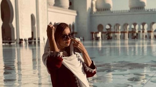 Irina Tănase, partenera lui Liviu Dragnea, a postat pe Instagram o fotografie de la Marea Moschee din Abu Dhabi
