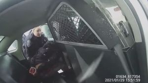 SUA: O înregistrare video arată poliţişti maltratând o fetiţă de culoare