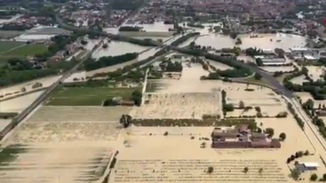 Vaste zone din zona Romagna din Italia inundate în noaptea de miercuri spre joi/ 21 de cursuri de apă dintre Rimini și Bologna s-au revărsat/ Cod roşu din cauza precipitaţiilor abundente în nord. Şcoli închise şi nouă victime
