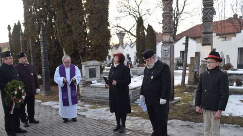 Institutul „Elie Wiesel”, consemnând că extremiștii maghiari îl comemorează pe Horthy: Lipsa decenței și a respectului pentru memoria victimelor Holocaustului fac posibil ca astăzi, pe teritoriul României, să existe manifestări elogioase pentru personaje precum Miklós Horthy
