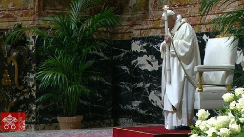 Papa deplânge ”nebunia războiului” în Duminica Floriilor / ”Uităm de ce ne aflăm pe lume şi comitem cruzimi absurde. O vedem în nebunia războiului, unde Hristos este din nou răstignit”