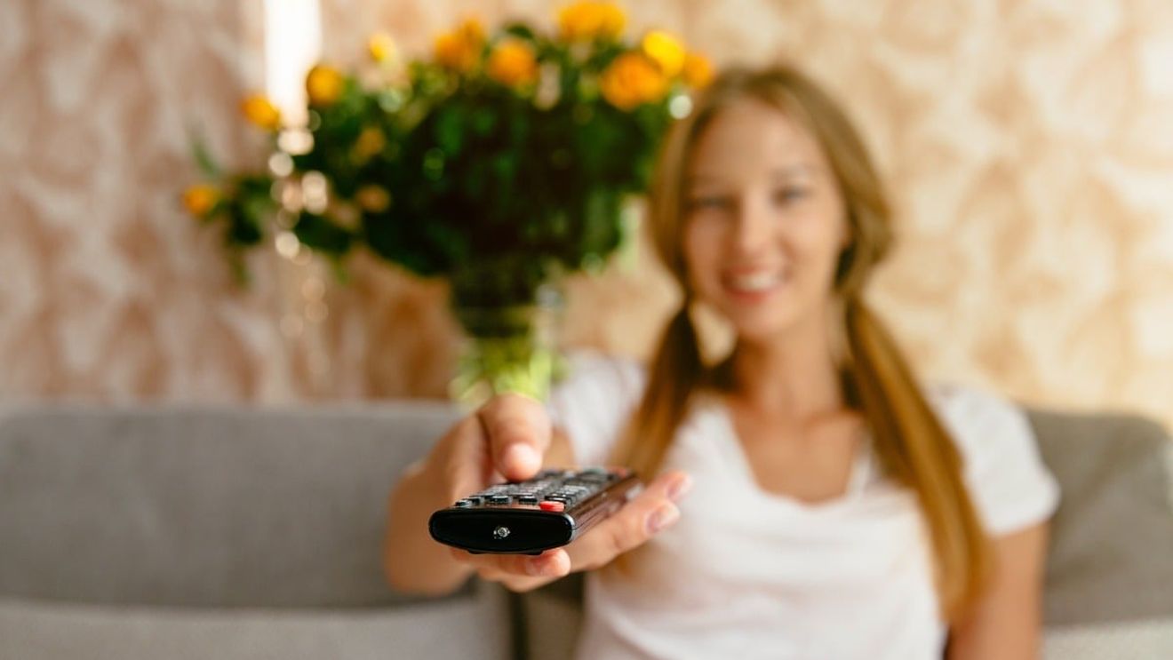 Teleșcoala - programul primei săptămâni la TVR 2: Orele pentru clasa a VIII-a de la 9:00, cele pentru clasa a XII-a de la 15:00