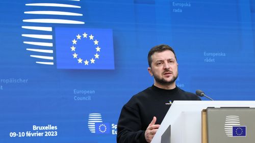 VIDEO Zelenski: Al zecelea pachet de sancţiuni aprobat de UE împotriva Rusiei cuprinde pași împotriva industriei de apărare şi a sectorului financiar al statului terorist şi împotriva propagandiştilor care au înecat societatea rusă în minciuni şi care încearcă să-şi răspândească minciunile în întreaga lume