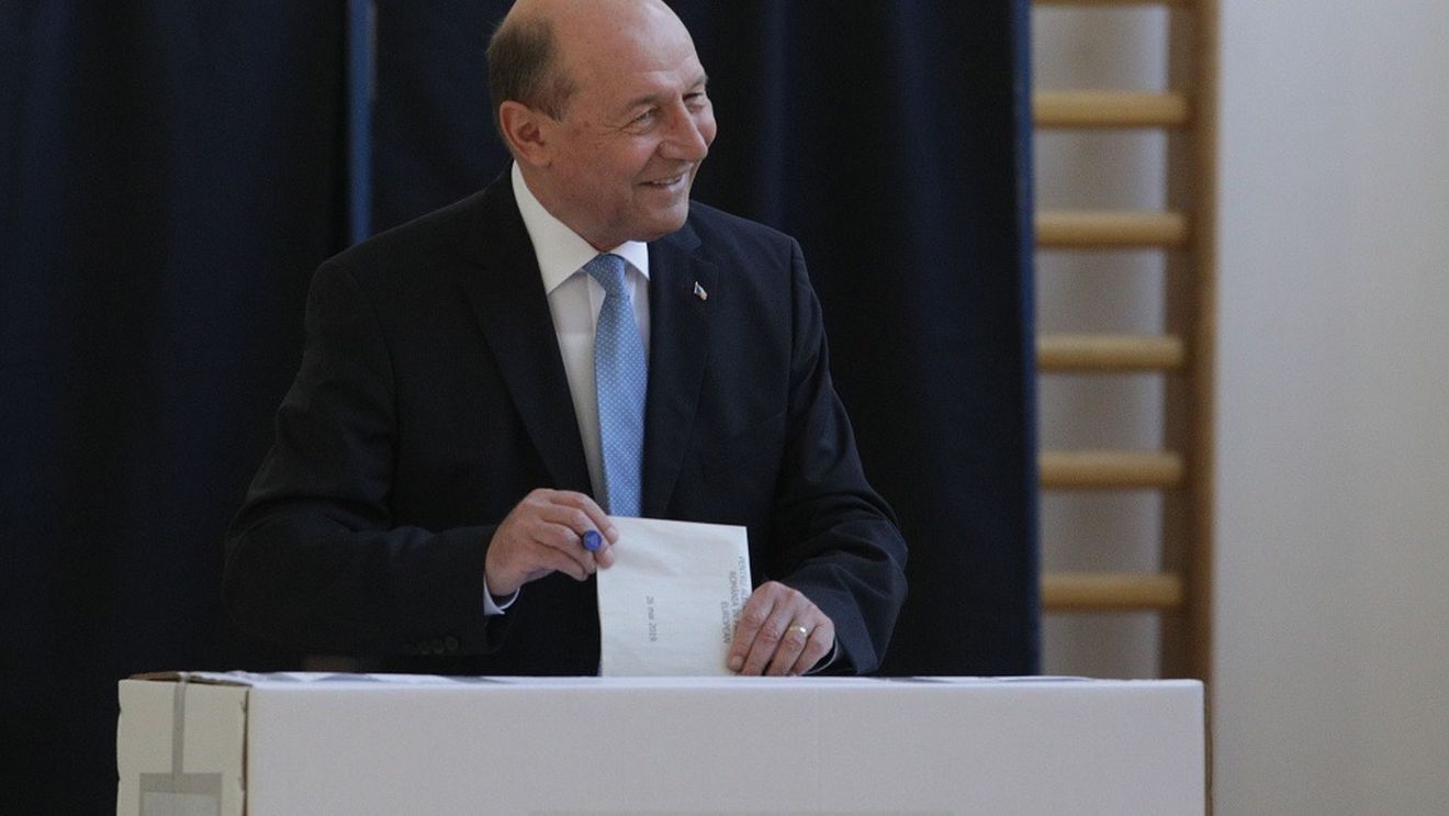 Băsescu: Dacă vrei democraţie, apăr-o, apăr-o cu votul