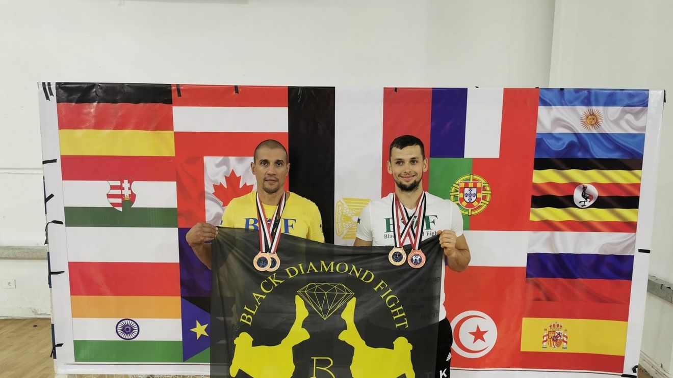 Doi mureșeni au cucerit trei medalii de aur și una de argint la Campionatul Mondial de Kickboxing de la Cairo