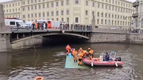 Bilanţul victimelor după ce un autobuz a căzut în râul Moika, la Sankt Petersburg, creşte la şapte morţi, conform Comitetului rus de anchetă
