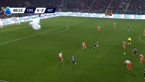 Fan al Interului, arestat și fără trei degete după ce a aruncat o petardă pe teren la meciul cu Cremonese