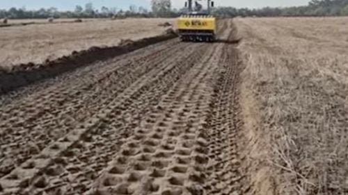 Compania Makyol face autostrada Sibiu – Făgăraș cu piatră din Cârța / Turcii plătesc peste 30 de mii de euro pe an pentru un teren închiriat de la primărie, de unde scot nisip și pietriș / Prețurile în zonă s-au dublat în ultimul an