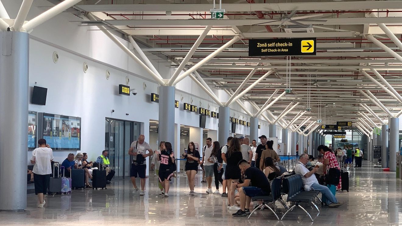 Negociatorii UE, compromis privind drepturile călătorilor cu avionul: Își vor păstra dreptul la despăgubiri de până la 600 de euro în cazul în care zborurile lor sunt întârziate sau anulate
